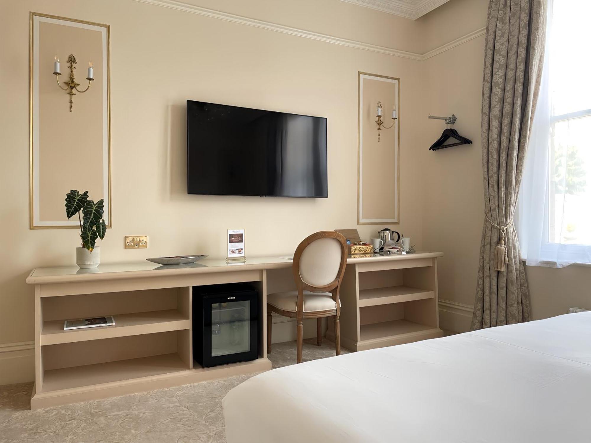 فندق باثين هاوس الغرفة الصورة A room at the hotel