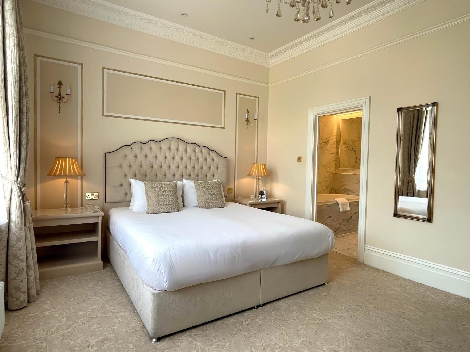 فندق باثين هاوس الغرفة الصورة A bedroom at the hotel