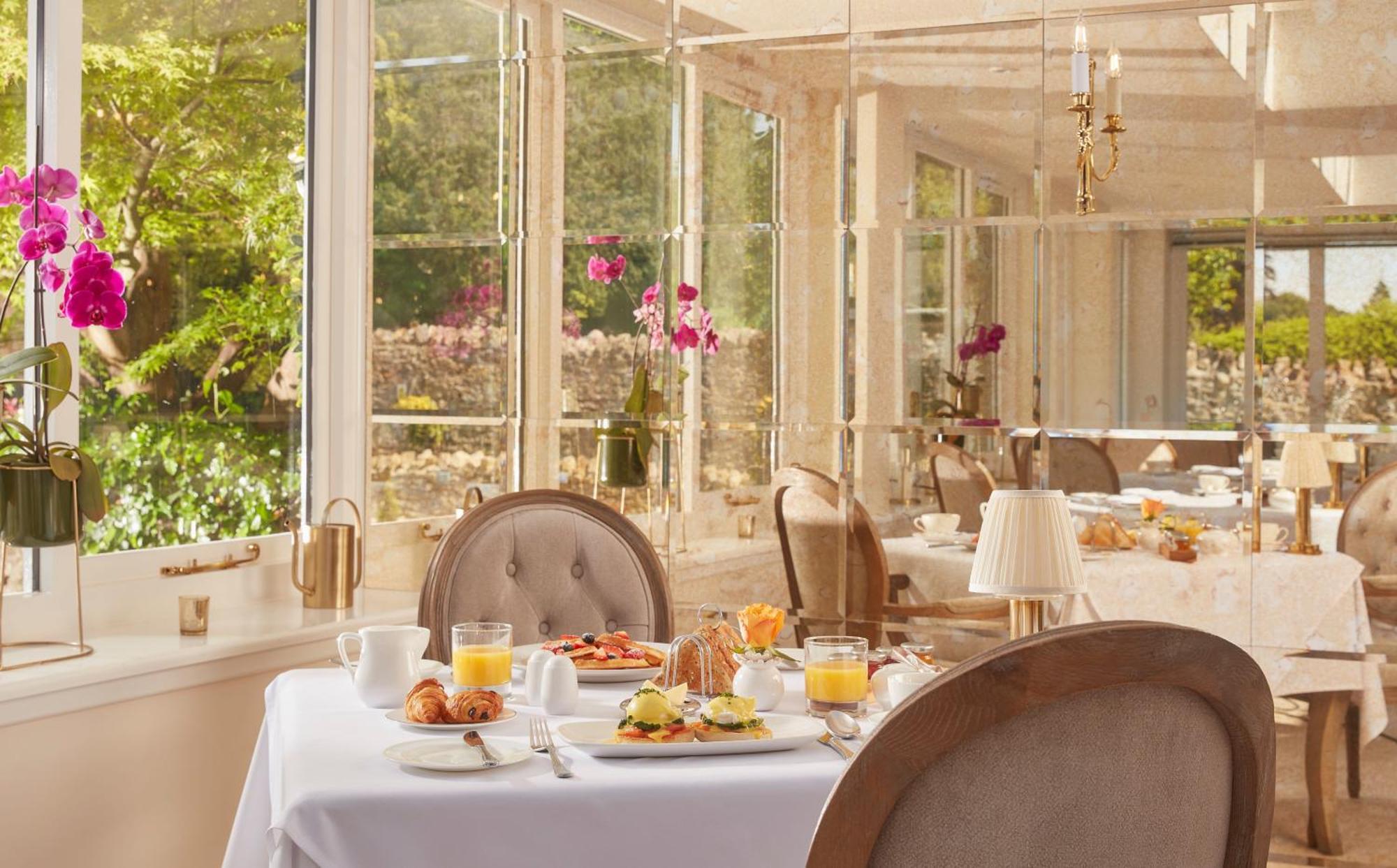 فندق باثين هاوس المظهر الخارجي الصورة Breakfast at the Hotel