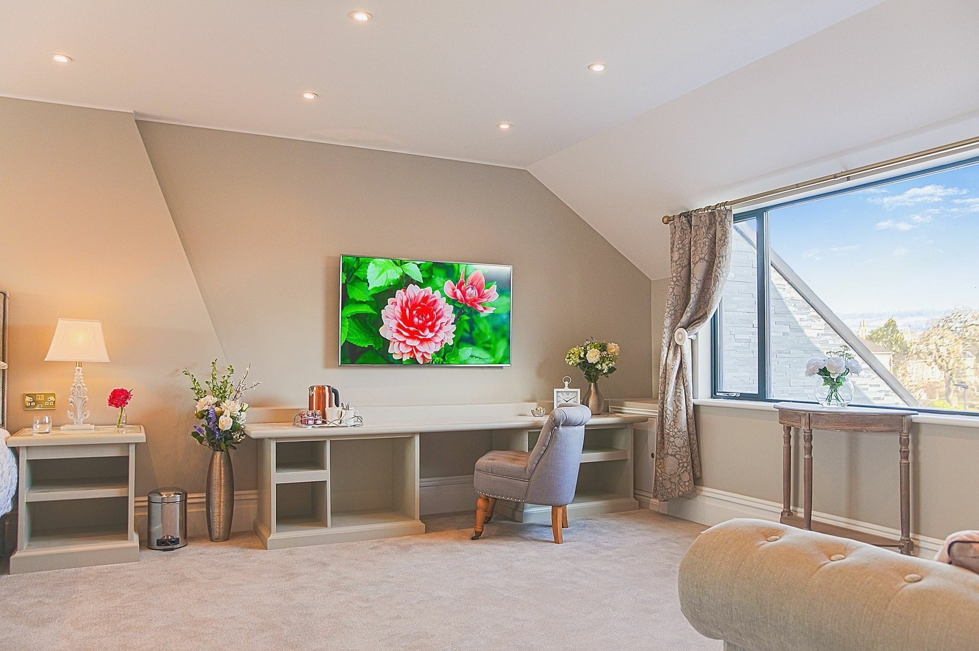فندق باثين هاوس المظهر الخارجي الصورة A room with a TV